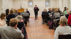 Biskop Byfuglien holdt et foredrag om kirke-skole-samarbeid i et livssynsåpent samfunn under mottakelsen 17. oktober. Foto: Bispemøtet