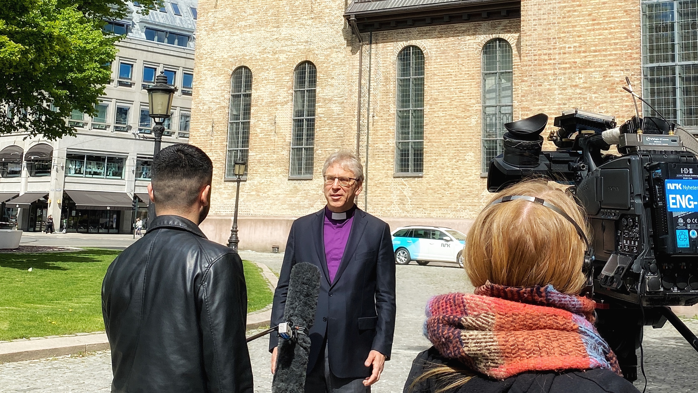 Preses, Olav Fykse Tveit, intervjues av NRK. Foto: Dnk/T.Berbom