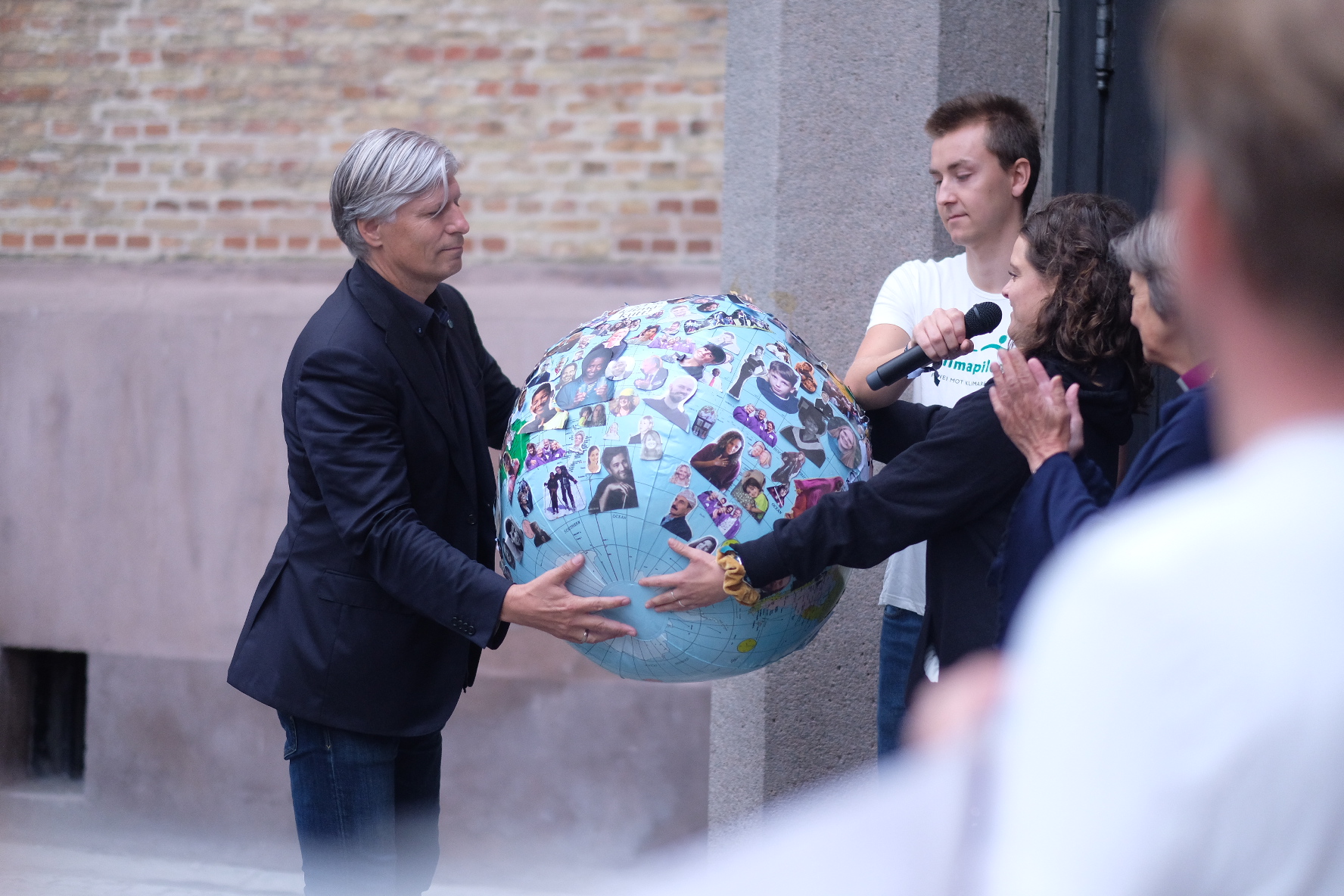 Klimapilegrimmer møtte Ola Elvestuen