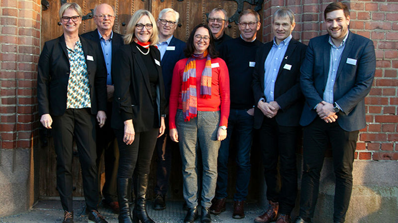 Medlemmene i arbeidsgruppen som arbeider med forholdet kirke-kommune: Anne Kristin Langeland, Jan Olav Olsen, Karl Johan Kirkebø, Randi Letmolie, Terje Wiik, Gunnar Tangvik og Aud Karin Hovi.