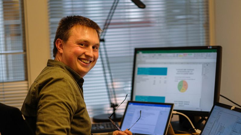 Kristian Bandlien Kraft er statsvitar og i gang med å systematisere og gjennomgå datamaterialet frå dei ti innspelsmøta.