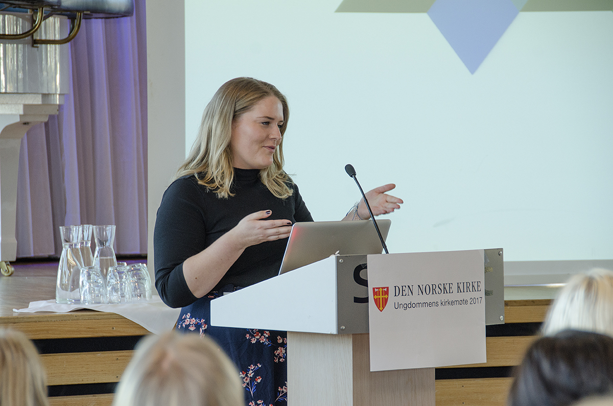 Anja Kile Holtermann, leder i Ufung, åpner årets UKM. Foto: Odd Erik Stendahl / Den norske kirke