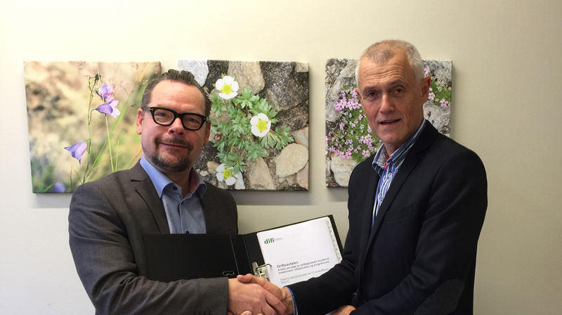 Daglig leder i Kirkepartner Inge Mauseth og kirkeverge i Trondheim Kjell Inge Nordgård.