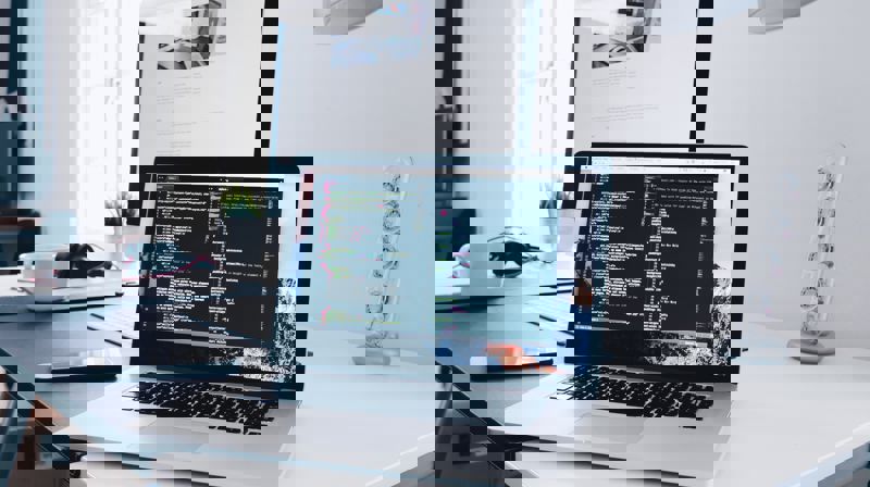 Foto Christopher Gower på Unsplash