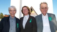 Ole Nordhaug sammen med sine etterfølgere som biskop i Møre, Ingeborg Midttømme og Odd Bondevik, i 2008 i forbindelse med 25-årsjubileum for opprettelsen av Møre bispedømme. Foto: Gunnar Westermoen