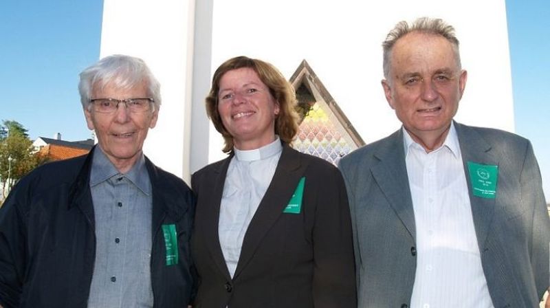 Ole Nordhaug sammen med sine etterfølgere som biskop i Møre, Ingeborg Midttømme og Odd Bondevik, i 2008 i forbindelse med 25-årsjubileum for opprettelsen av Møre bispedømme. Foto: Gunnar Westermoen