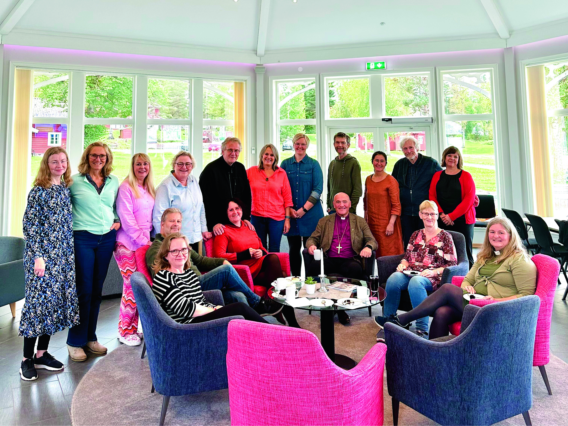 Diakoner fra hele bispedømmet var samlet på Modum Bad til viktige samtaler og fellesskap. Foto: Torill Landaasen