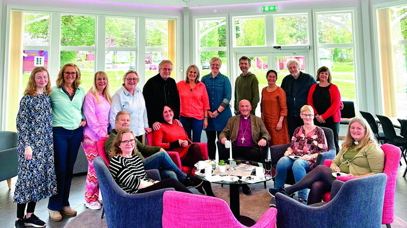 Diakoner fra hele bispedømmet var samlet på Modum Bad til viktige samtaler og fellesskap. Foto: Torill Landaasen