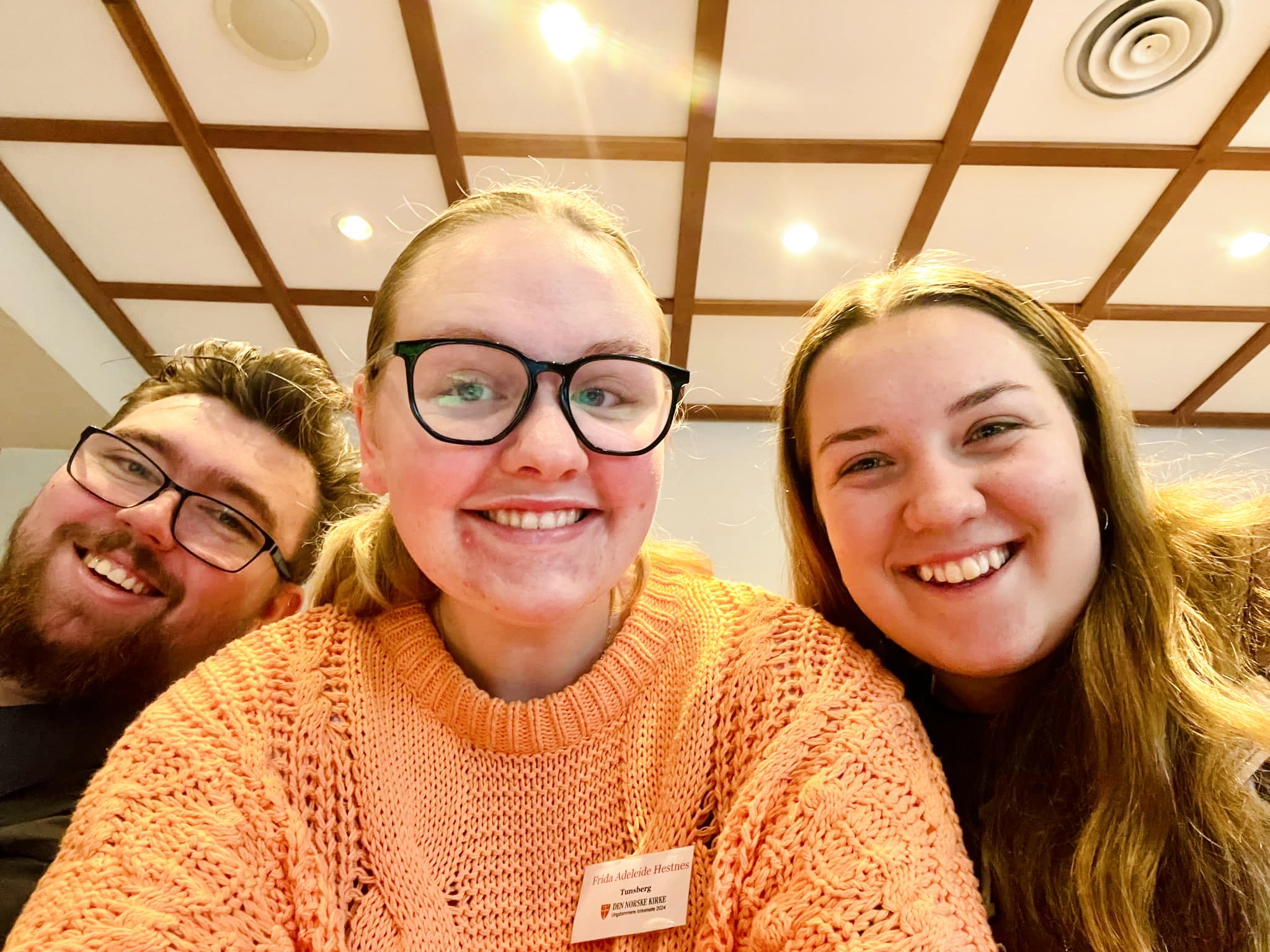 Sebastian Hansen, Frida Adeleide Hestnes og Bleona Johannessen reiste på Ungdommens kirkemøte fra Tunsberg i oktober. 